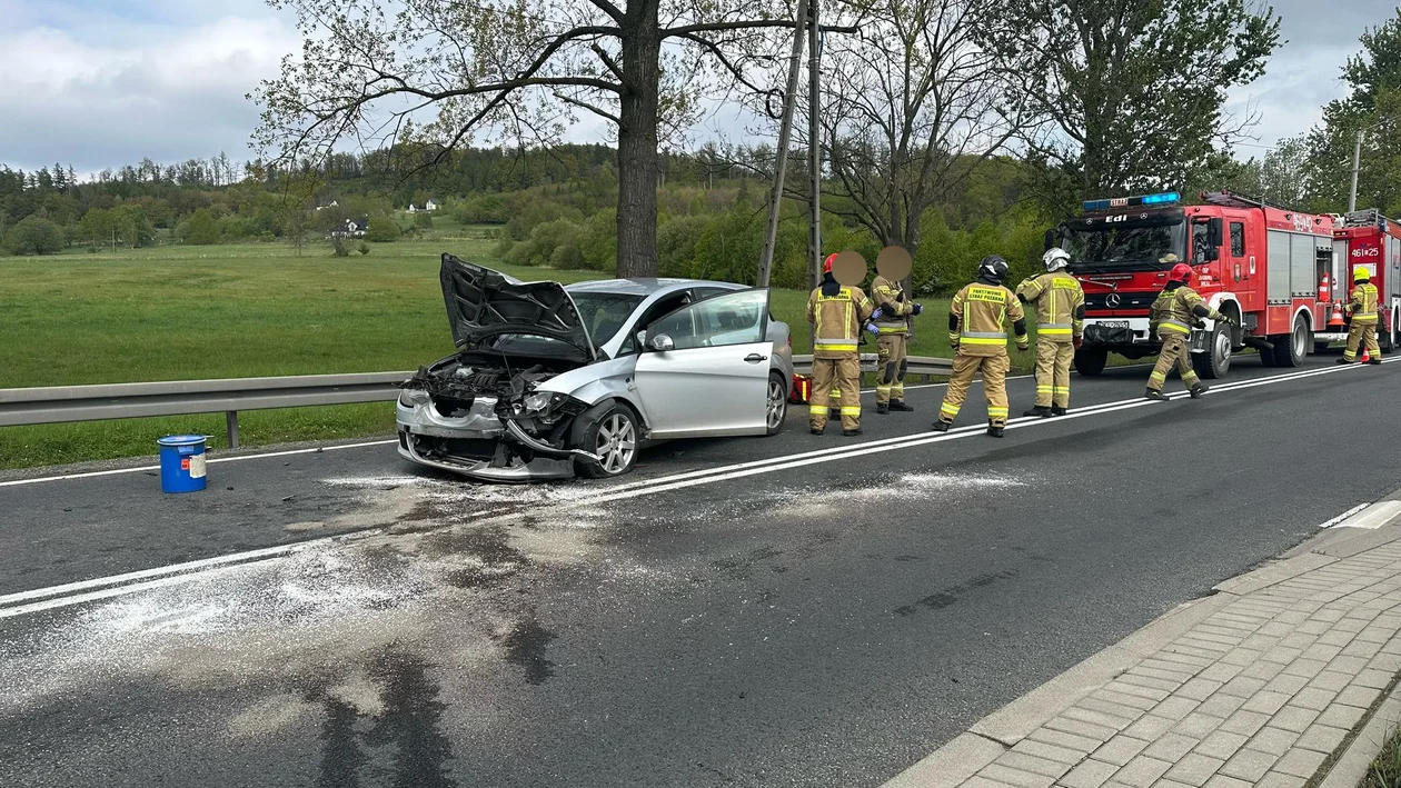 Gmina Kłodzko. Kolizja trzech aut w Jaszkówce [zdjęcia]