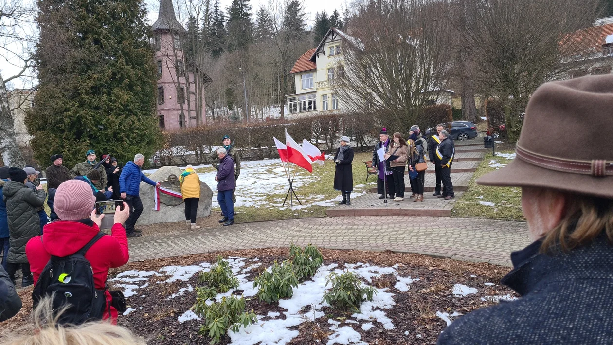 W Lądku-Zdroju odsłonięto tablicę  poświęcona ppor. Wiesławowi Mikicie