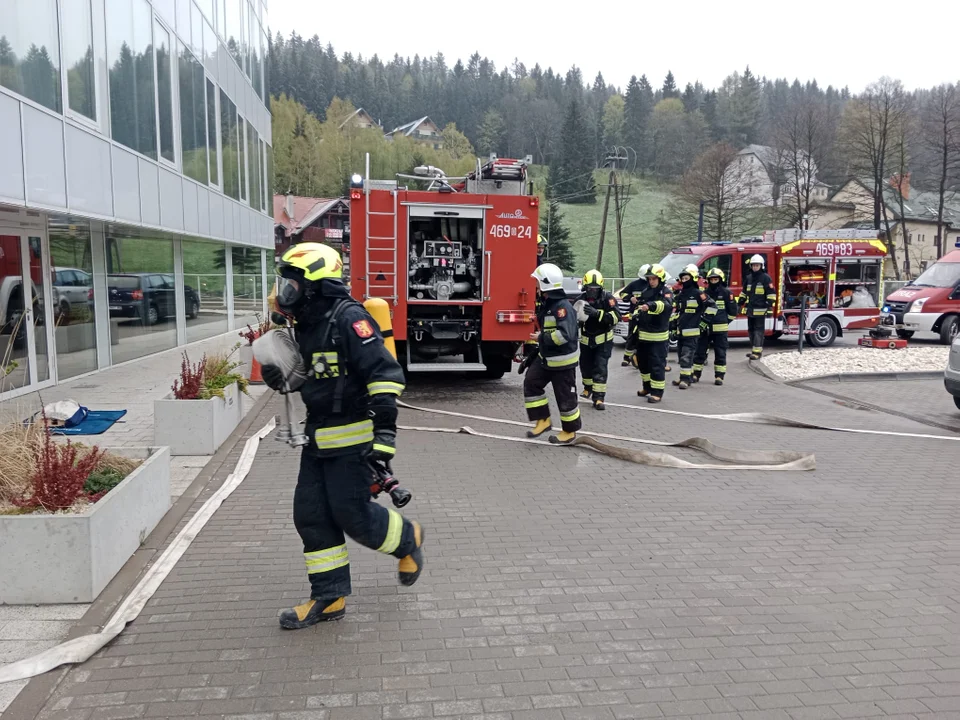 Sienna. Pożar w hotelu "Biała Perła". Ewakuacja poszkodowanego [galeria]