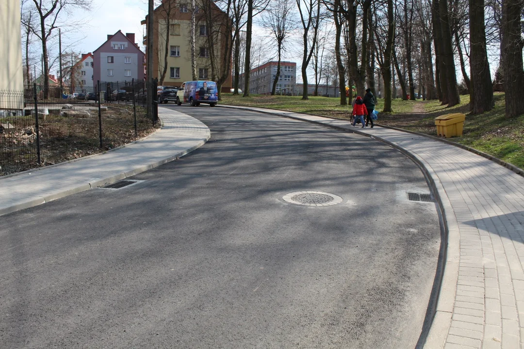 Nowa Ruda. Zakończył się remont ćwierć kilometrowego odcinka ul. Akacjowej