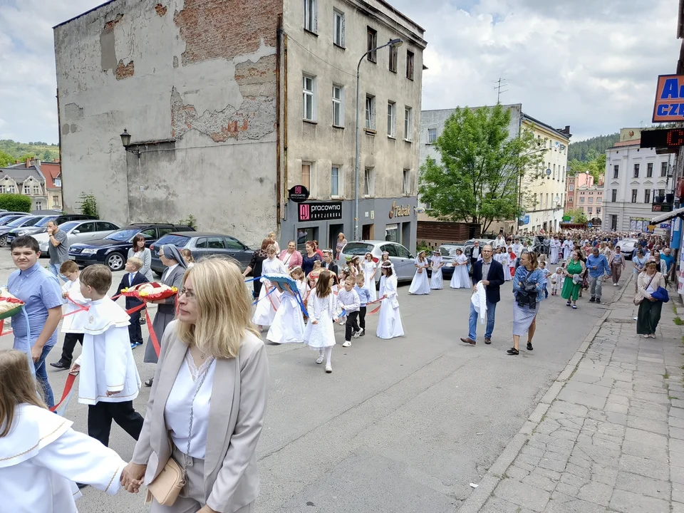 Boże Ciało w Nowej Rudzie. Ulicami przeszła uroczysta procesja [galeria]