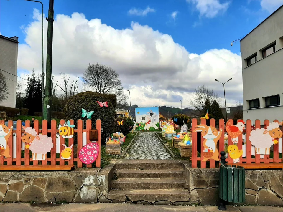 Nowa Ruda. Wielkanocny ogród marzeń przed Miejskim Ośrodkiem Kultury - Zdjęcie główne