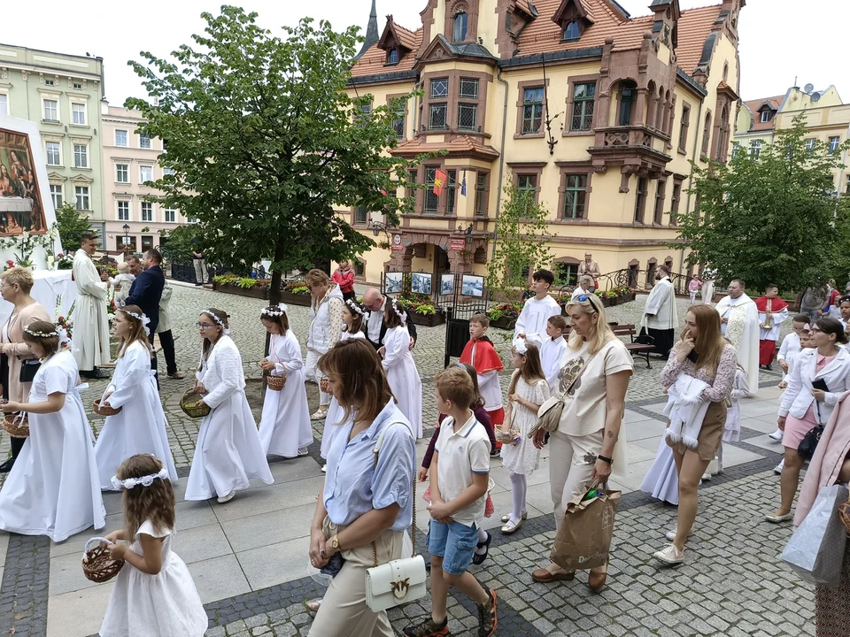 Boże Ciało w Nowej Rudzie. Ulicami przeszła uroczysta procesja [galeria]