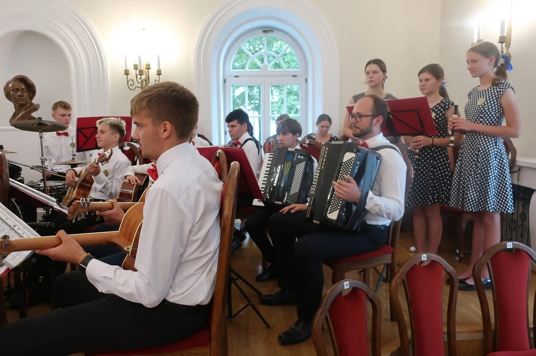 Duszniki-Zdrój. Cudowny koncert muzyki filmowej (i nie tylko) na deskach Teatru Zdrojowego.