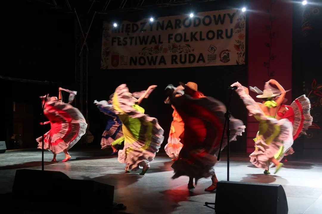 Nowa Ruda. Rozpoczął się Międzynarodowy Festiwal Folkloru [galeria]