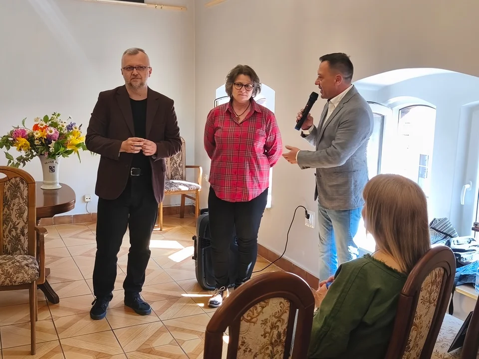 Inauguracja Festiwalu Dzieje Się w Nowej Rudzie. Marek Margielewski, prof. Jan Miodek i Sigit Band w MBP [galeria]