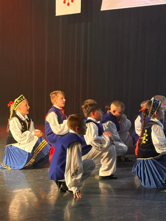 MOK Nowa Ruda. Występ Zespołu Pieśni i Tańca „Nowa Ruda” zachwycił publiczność [galeria]