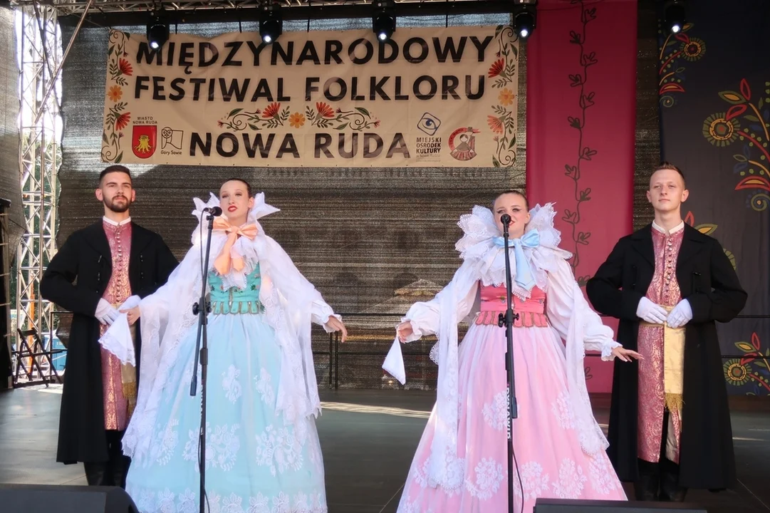 Nowa Ruda. Rozpoczął się Międzynarodowy Festiwal Folkloru [galeria]