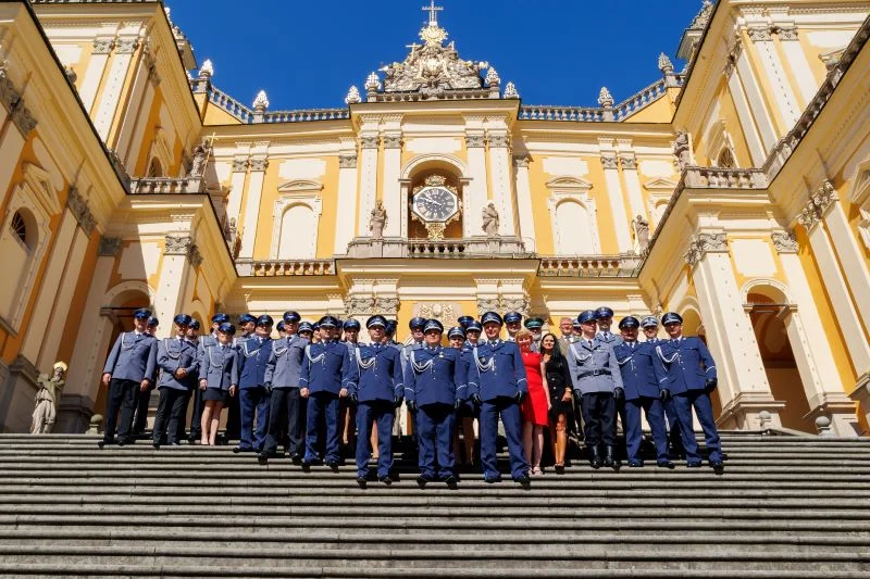 Awanse i nagrody podczas Powiatowego Święta Policji w Wambierzycach