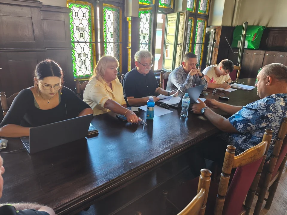 Nowa Ruda. Radni z Komisji Porządku Publicznego i Komunikacji w terenie [galeria]