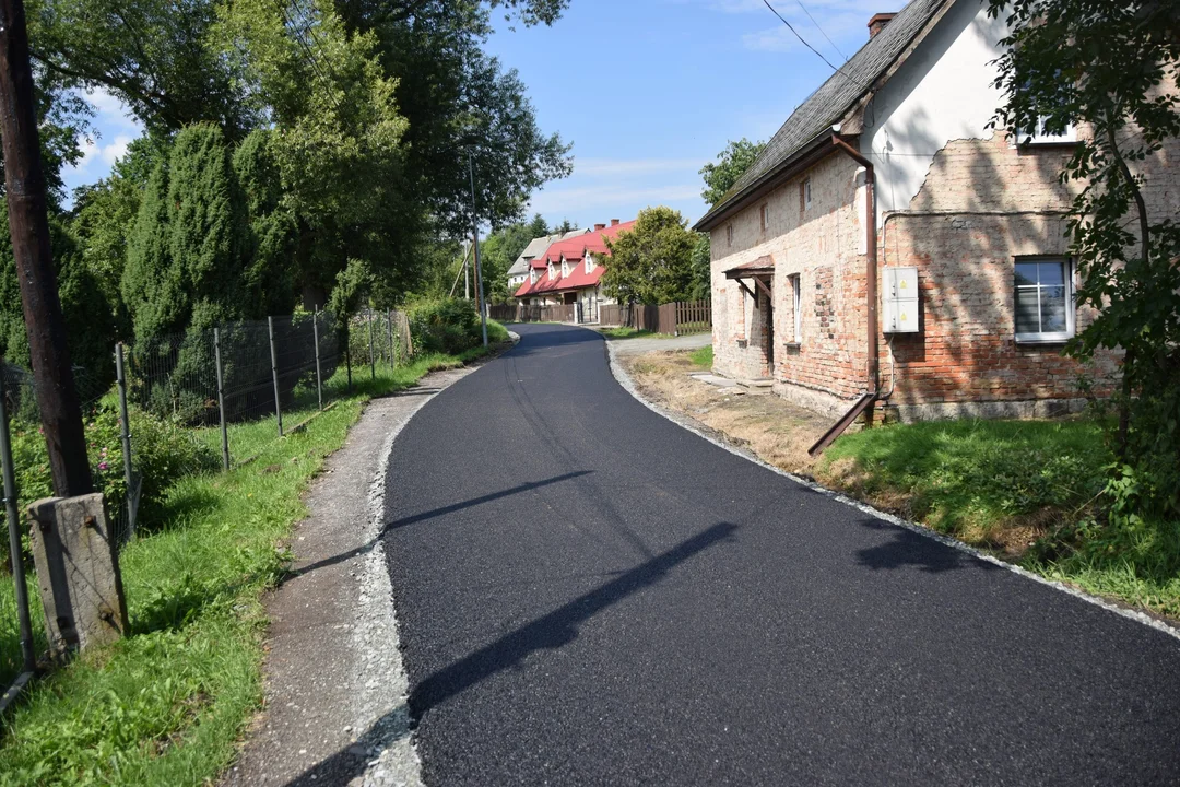 Gmina Bystrzyca Kłodzka. Trwa I etap odbudowy drogi w Starej Łomnicy