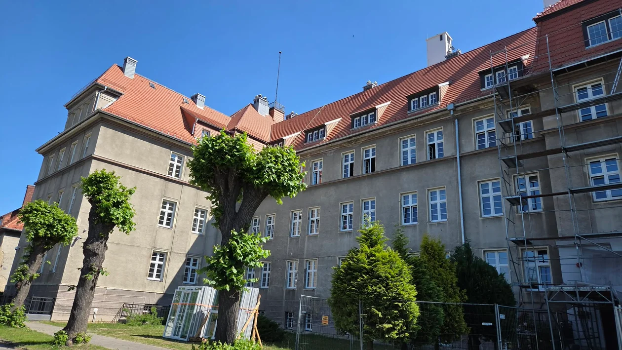 Termomodernizacja liceum w Ząbkowicach Śląskich zbliża się do końca - Zdjęcie główne