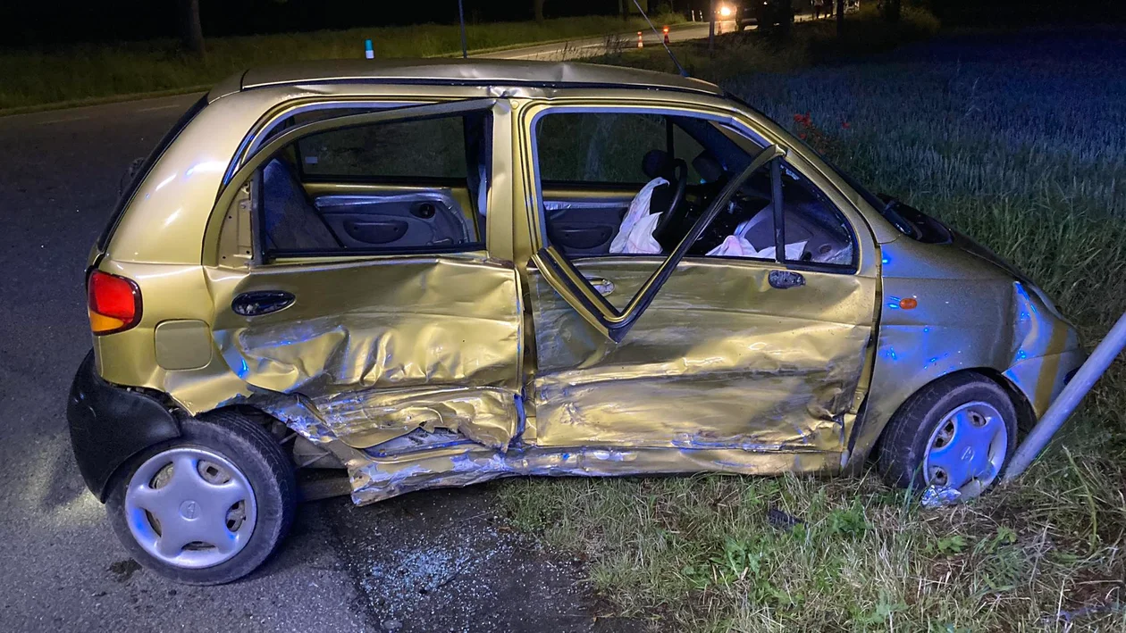 Bożków. Spowodowała wypadek mając prawie promil alkoholu. Do szpitala trafiła 15 -letnia pasażerka - Zdjęcie główne