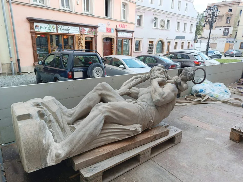 Kłodzko. Znalezisko pod figurą św. Krzysztofa [zdjęcia]