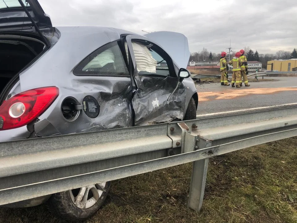 Bystrzyca Kłodzka. Groźne zderzenie na DK-33. Jedna osoba w szpitali