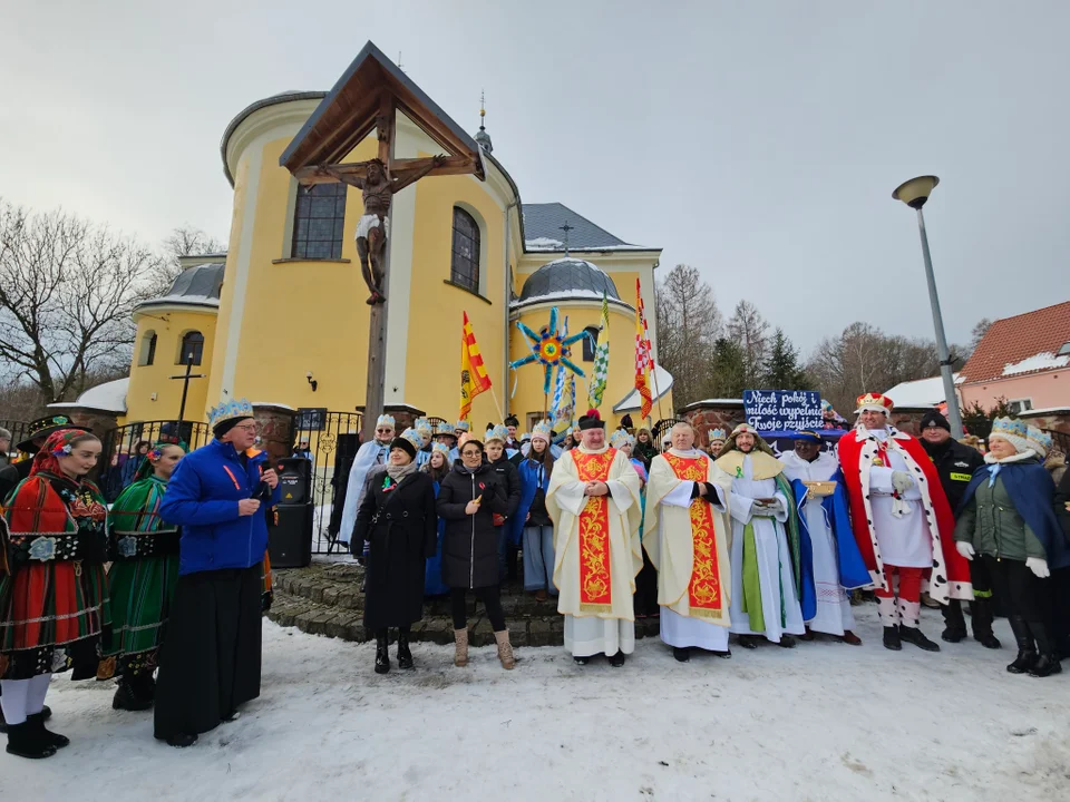 Orszak Trzech Króli przeszedł ulicami Jugowa. Było kolorowo i wesoło [galeria]