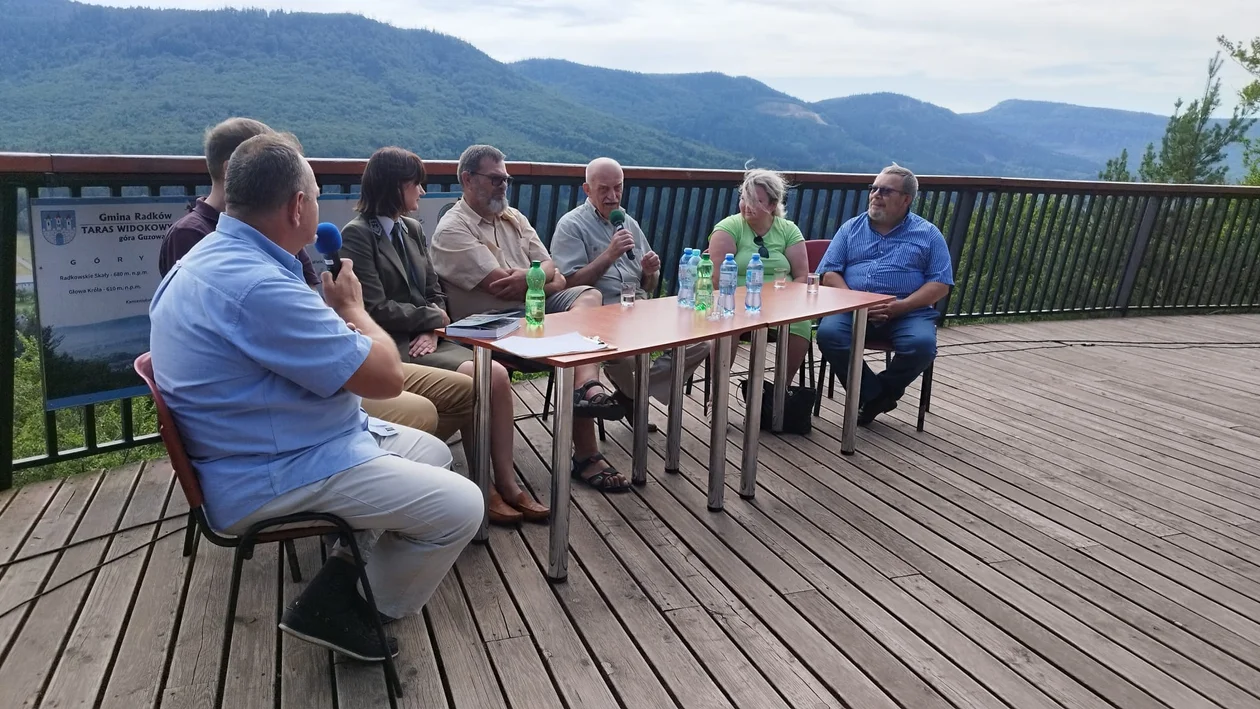 Gmina Radków. Na guzowatej promowali najnowszą książkę o atrakcjach ziemi kłodzkiej [galeria]