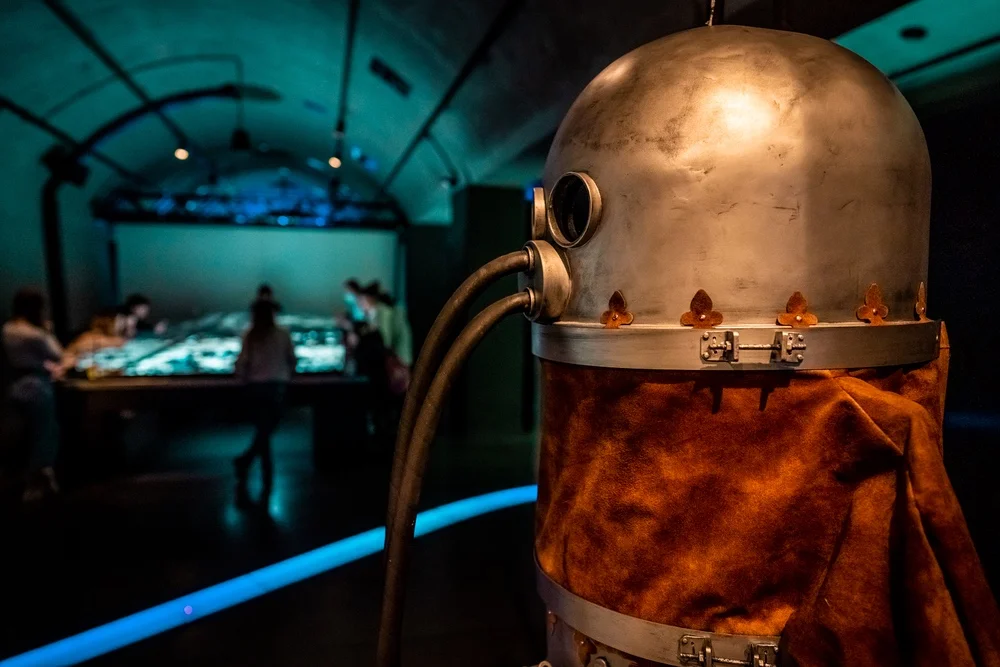 Pierwszy krok pod wodą: replika skafandra Klingerta w Hydropolis