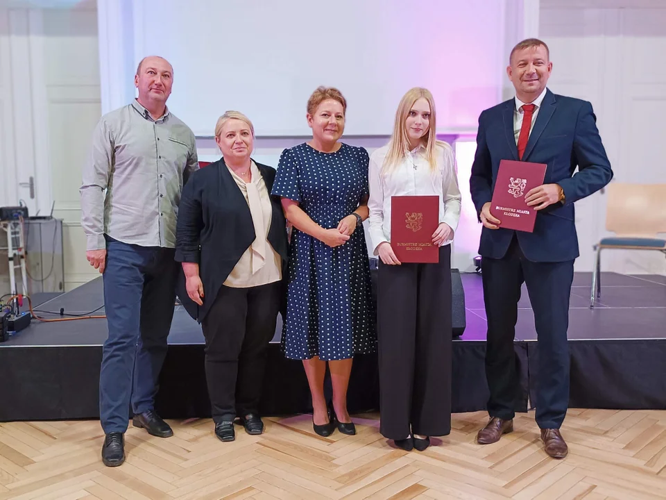 Wręczono stypendia „Leonardo” dla uzdolnionych uczniów kłodzkich szkół [galeria]