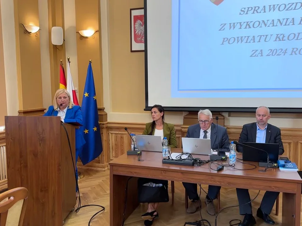 VII Sesja Rady Powiatu Kłodzkiego. Absolutorium dla Zarządu [galeria]