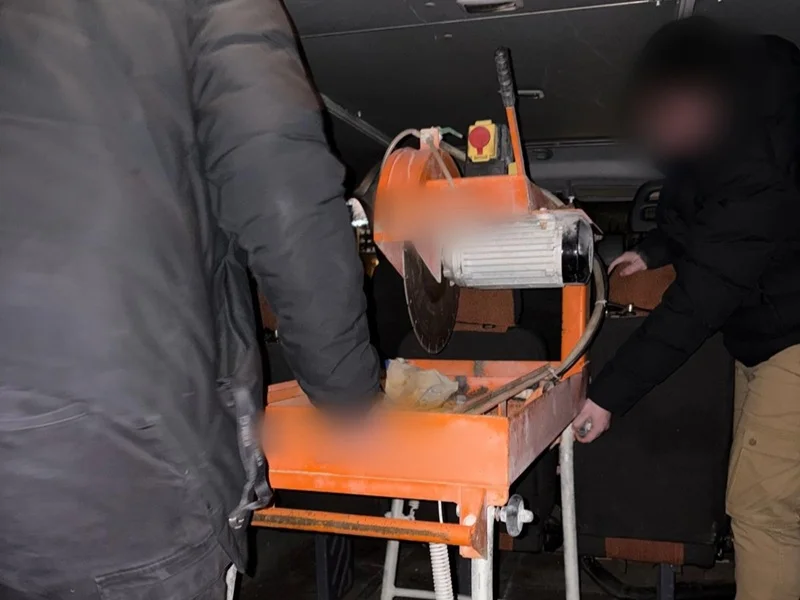 Błyskawiczna reakcja i skuteczność policjantów z Kamieńca Ząbkowickiego. Skradziona maszyna wróciła do właściciela - Zdjęcie główne