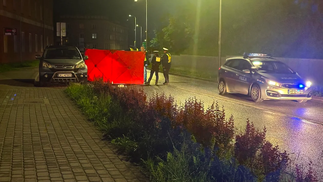 NOWA RUDA. Tragiczny wypadek na ul. Piłsudskiego. Nie żyje 24-letni motocyklista [ZDJĘCIA] - Zdjęcie główne
