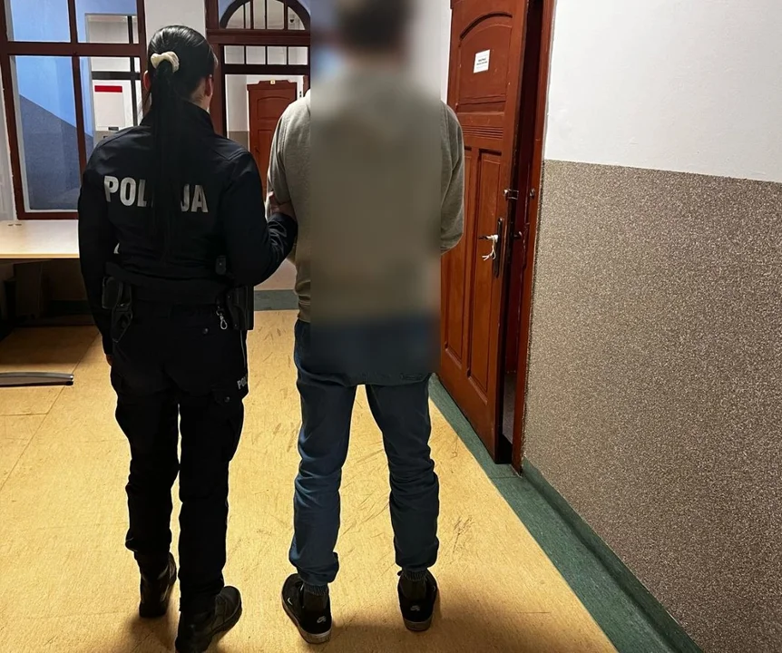 Zlecił zniszczenie auta za kilkaset złotych? Policja zatrzymała czterech mężczyzn – w tle także narkotyki