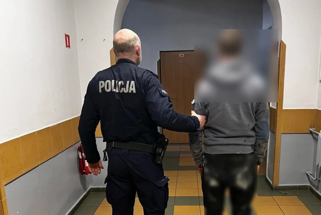 Zlecił zniszczenie auta za kilkaset złotych? Policja zatrzymała czterech mężczyzn – w tle także narkotyki