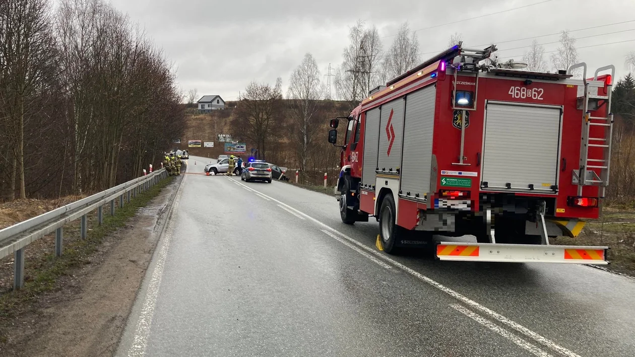 Wypadek między Słupkiem, a Nową Rudą. 5 osób trafiło do szpitala