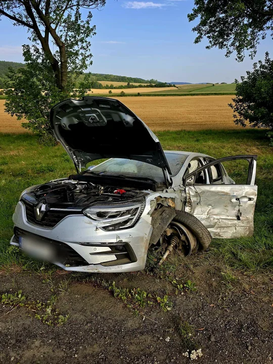 DK8 przed Bardem całkowicie zablokowana. Zderzenie osobówki, dwóch ciężarówek i autobusu - Zdjęcie główne
