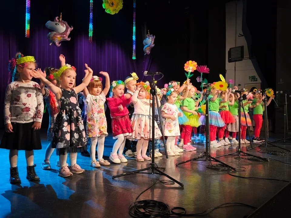 Nowa Ruda. Kolorowy Festiwal Piosenki Przedszkolnej w Miejskim Ośrodku Kultury [galeria]