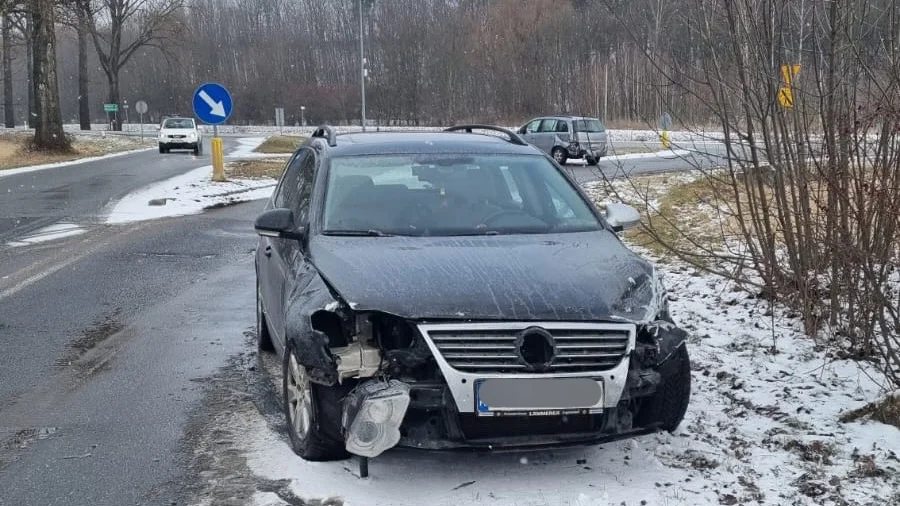 Bystrzyca Kłodzka - kolizja na skrzyżowaniu K33 - Zdjęcie główne