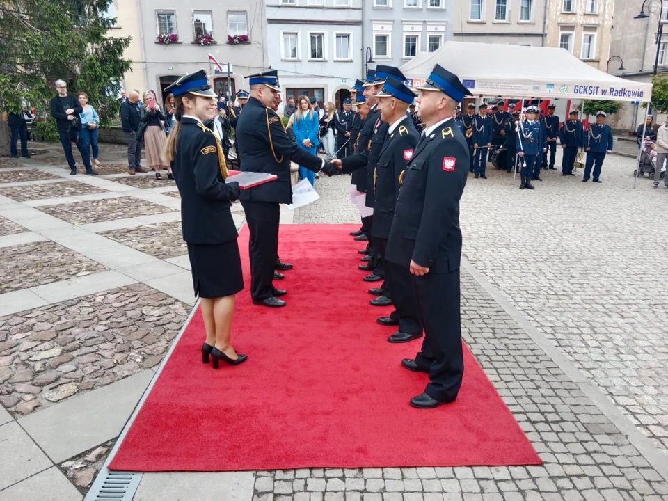 36 strażaków awansowanych podczas powiatowego święta strażaków w Radkowie [galeria] - Zdjęcie główne