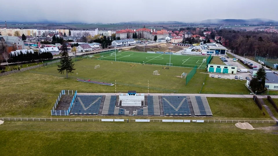 Modernizacja stadionu miejskiego w Ząbkowicach Śląskich – termin składania ofert do 28.03.2023r.