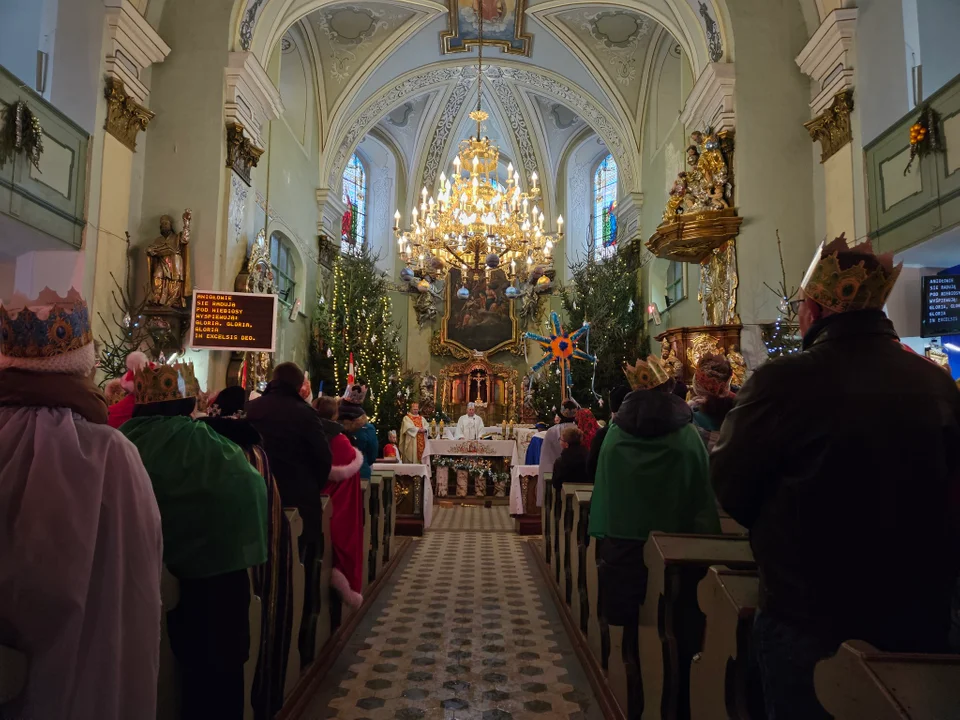 Orszak Trzech Króli przeszedł ulicami Jugowa. Było kolorowo i wesoło [galeria]