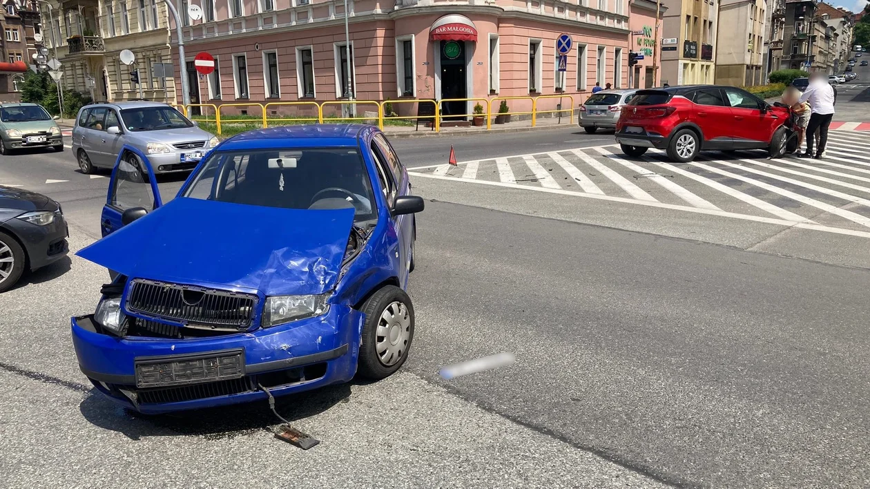 Kłodzko: Kolejna kolizja na skrzyżowaniu ul. Kościuszki, Grunwaldzkiej i Połabskiej.