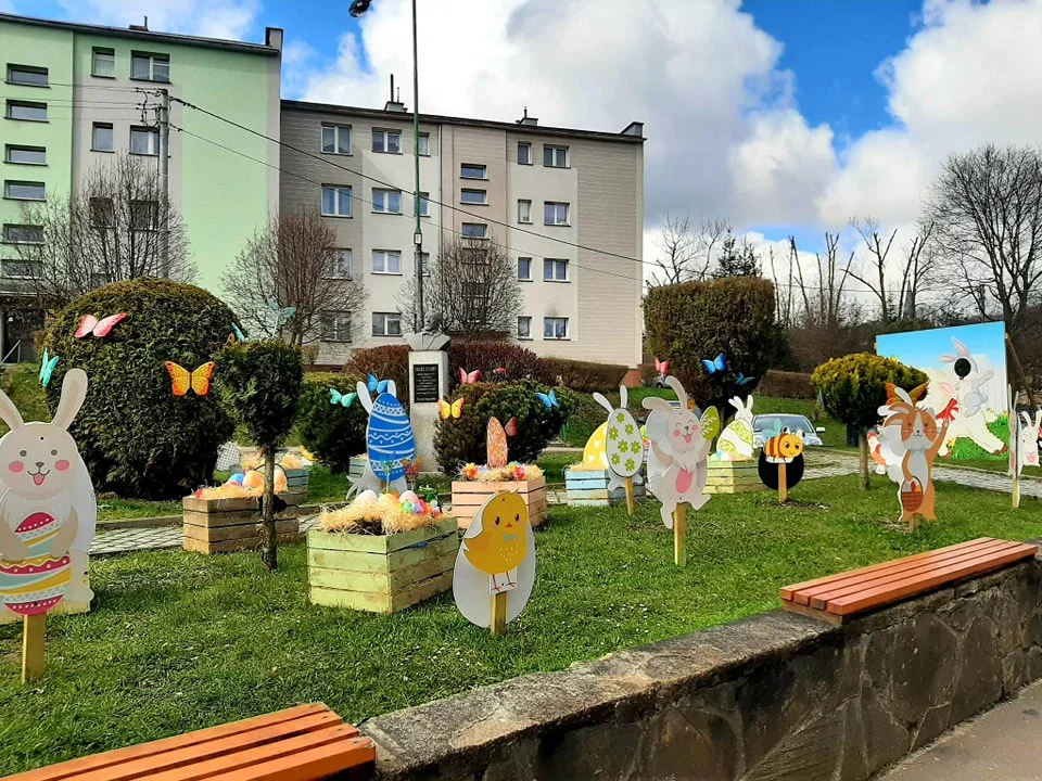 Nowa Ruda. Wielkanocny ogród marzeń przed Miejskim Ośrodkiem Kultury