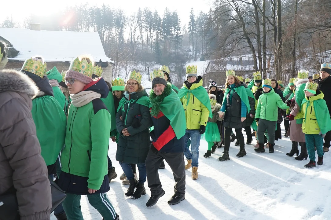 Orszak Trzech Króli przeszedł ulicami Jugowa. Było kolorowo i wesoło [galeria]