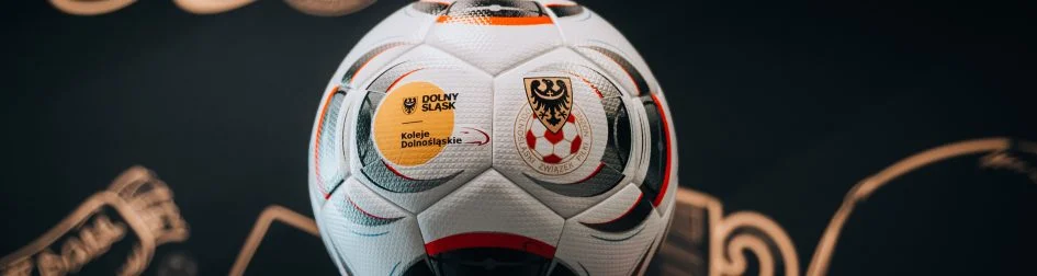 Koleje Dolnośląskie i dolnośląska IV Liga znów grają razem. Na 15 stadionów można dojechać pociągiem - Zdjęcie główne