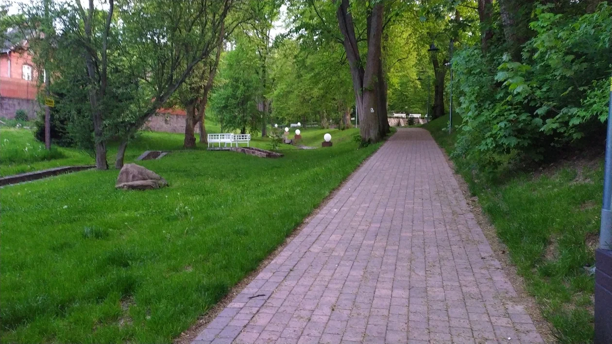 Nowa Ruda. Park imienia Heleny i Władysława Grzegorczyków pod znakiem zapytania