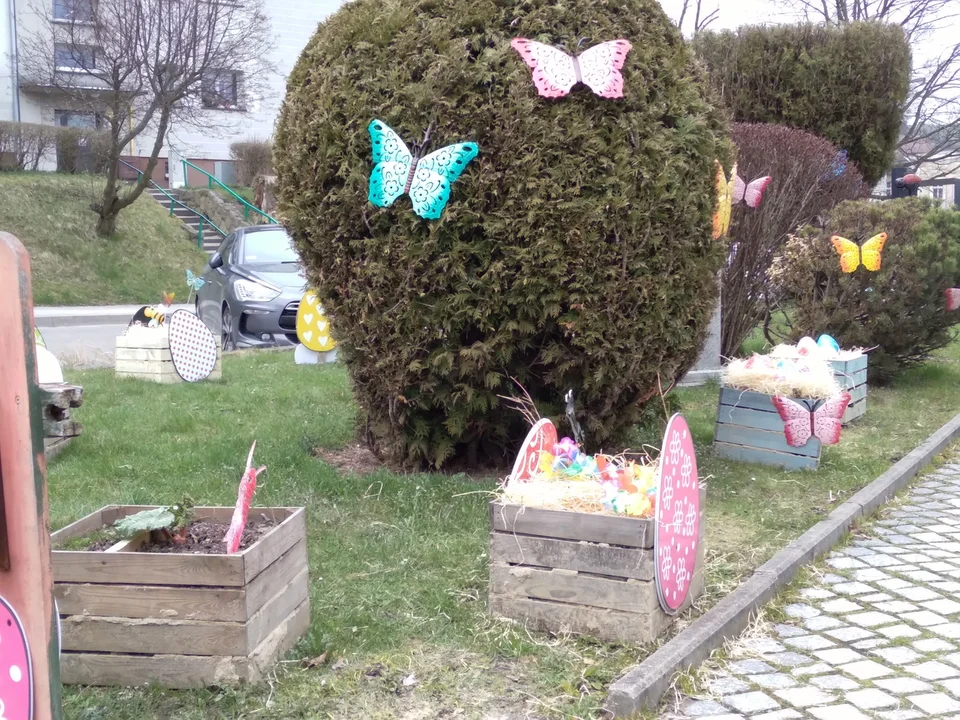 Nowa Ruda. Wielkanocny ogród marzeń przed Miejskim Ośrodkiem Kultury