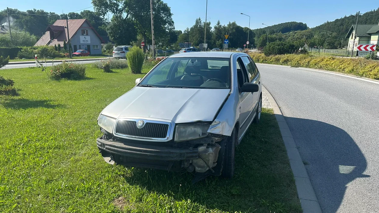 Żelazno. Kolizja skody i peugeota [zdjęcia]