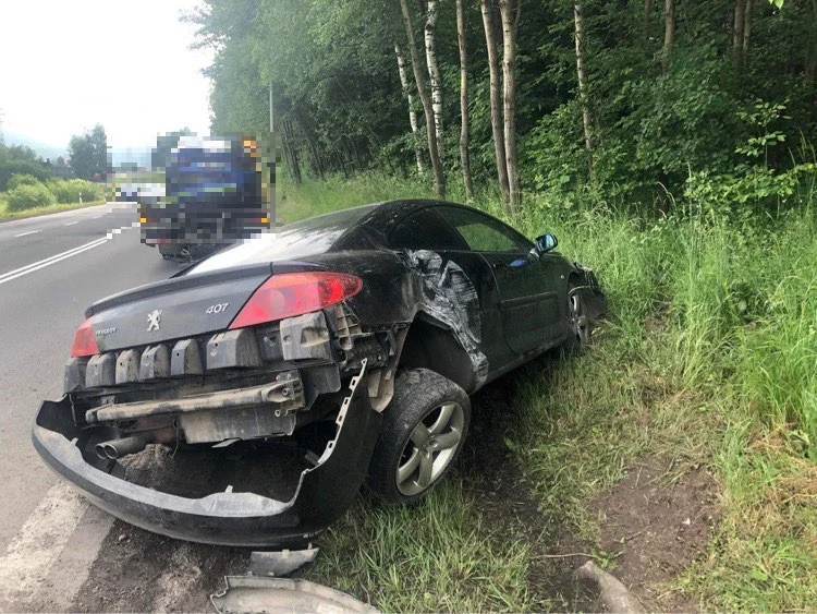 Wieczorny wypadek na krajowej ósemce. Dwie osoby trafiły do szpitala