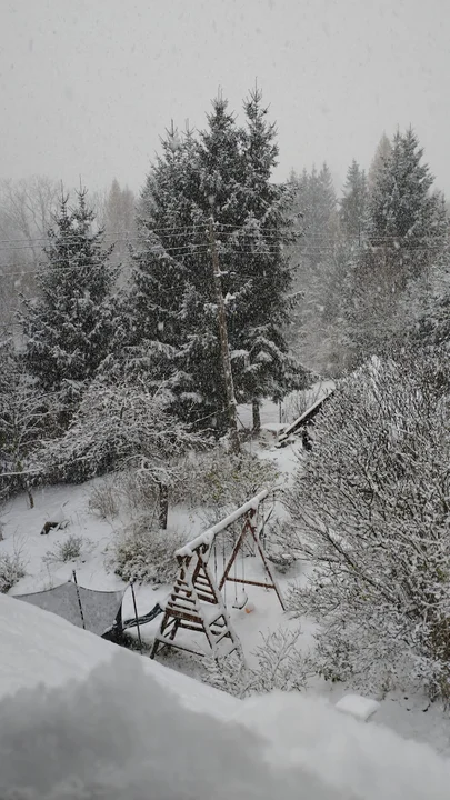 Biało za oknem. Pierwszy śnieg w obiektywie naszych czytelników