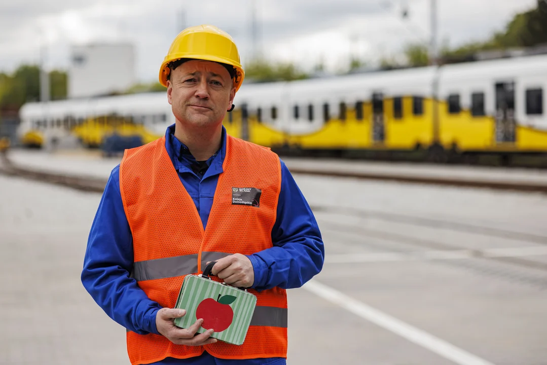 Czesław Mozil śpiewa o Kolejach Dolnośląskich