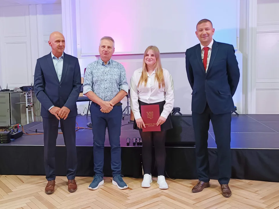 Wręczono stypendia „Leonardo” dla uzdolnionych uczniów kłodzkich szkół [galeria]