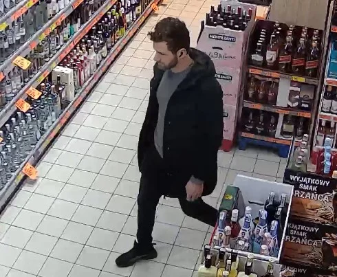 Ząbkowice Śląskie. Ukradli 12 butelek whisky. Szuka ich policja