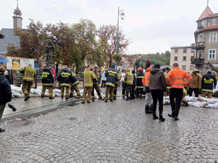 Nowa Ruda. Rozpoczęła się ewakuacja mieszkańców - Zdjęcie główne