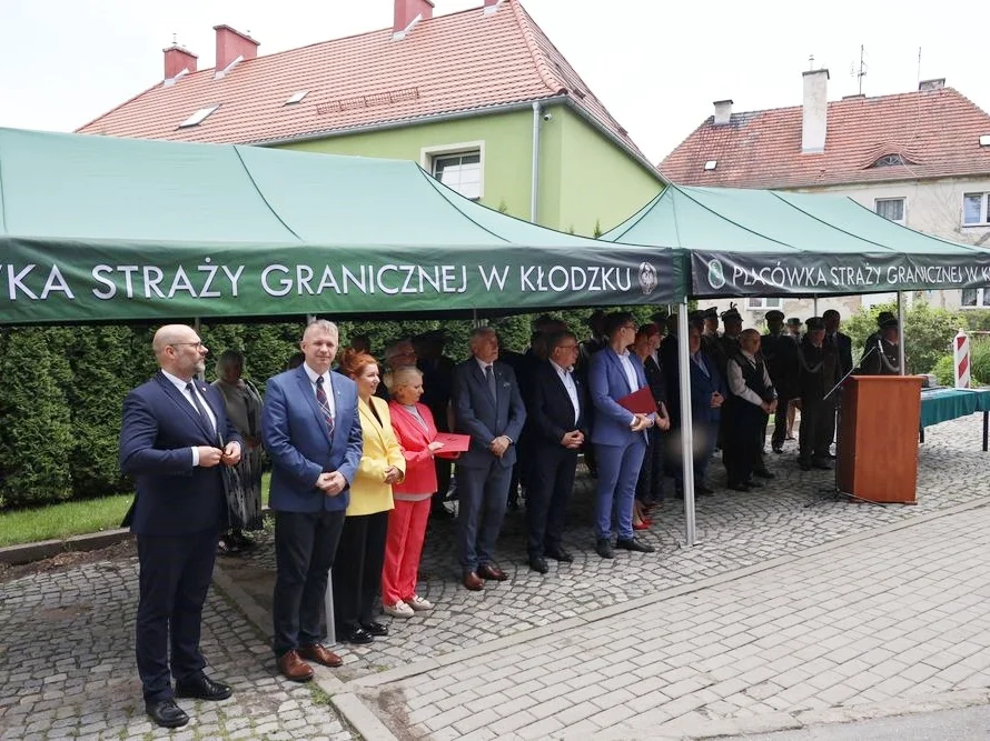 Kłodzko. Odsłonięcie tablicy upamiętniającej Sudecką Brygadę WOP [galeria]