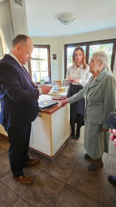 Kamienne gody państwa Teresy i Jerzego Królikowskich. Małżeństwo z Polanicy przeżyło razem 70 lat [zdjęcia]